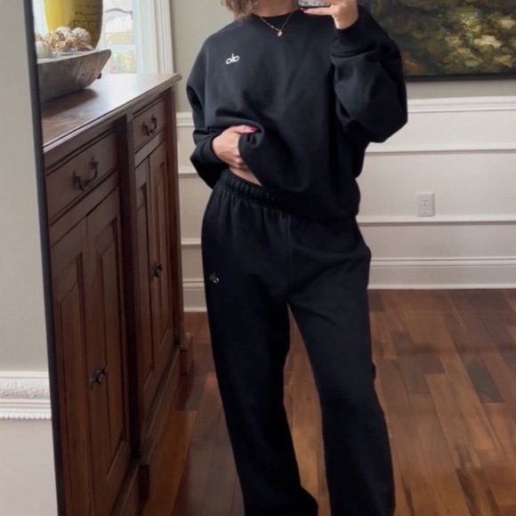 alo Accolade Crew Neck Pullover in Black - Picture 11 of 14